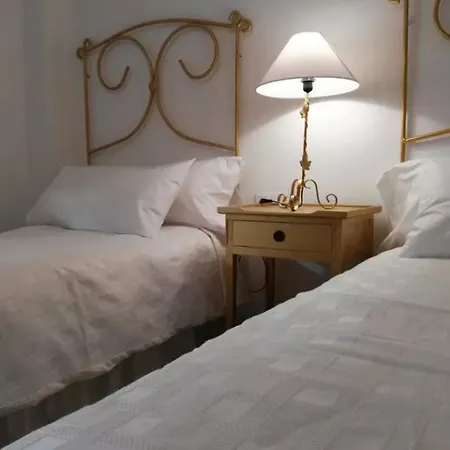 With 3 Bedrooms In Estepona, With Wonderful Mountain View An Apartmán *