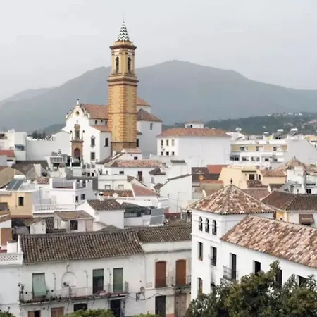 With 3 Bedrooms In Estepona, With Wonderful Mountain View An Estepona